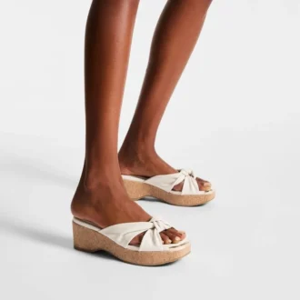 Avenue Wedge 50 Latte – klapki na koturnie z nappa