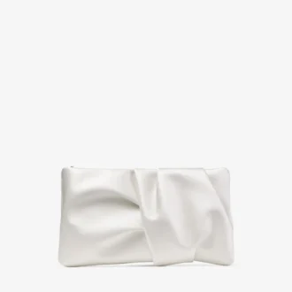 Bonny Clutch – satynowa kopertówka w kolorze kości słoniowej