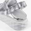 Diamond Sling – srebrne metaliczne skórzane pantofle sportowe z kryształowym paskiem Diamond Sling – srebrne metaliczne skórzane pantofle sportowe z kryształowym paskiem