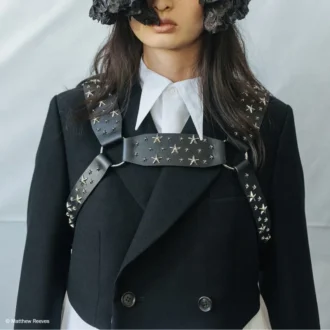 Jimmy Choo Noir Kei Ninomiya All Stars Harness Czarny pas z gładkiej skóry cielęcej z metalowymi zdobieniami w kształcie gwiazdek