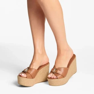 leda wedge 100 klapki na koturnie z jasnobrzowej skry nappa 2 330x330 - Leda Wedge 100 &ndash; klapki na koturnie z jasnobrązowej sk&oacute;ry nappa
