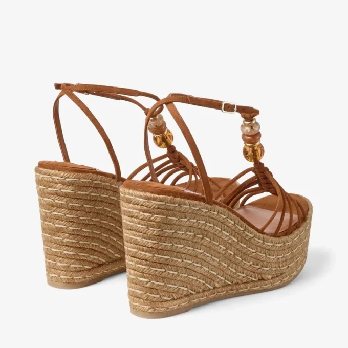 Lemi Wedge 100 Tan Mix – zamszowe sandały na koturnie z koralikami Lemi Wedge 100 Tan Mix – zamszowe sandały na koturnie z koralikami