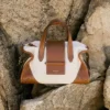 Mała torba podróżna Bar Holdall z naturalnego i jasnobrązowego płótna z recyklingu z wykończeniem ze skóry Biker Mała torba podróżna Bar Holdall z naturalnego i jasnobrązowego płótna z recyklingu z wykończeniem ze skóry Biker