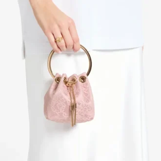 Mini torebka typu bucket z satyny Bon Bon Rose i koronki Jimmy Choo