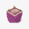 Satynowa kopertówka Ganache w kolorze fioletowej orchidei z haftem w kształcie płatków Satynowa kopertówka Ganache w kolorze fioletowej orchidei z haftem w kształcie płatków